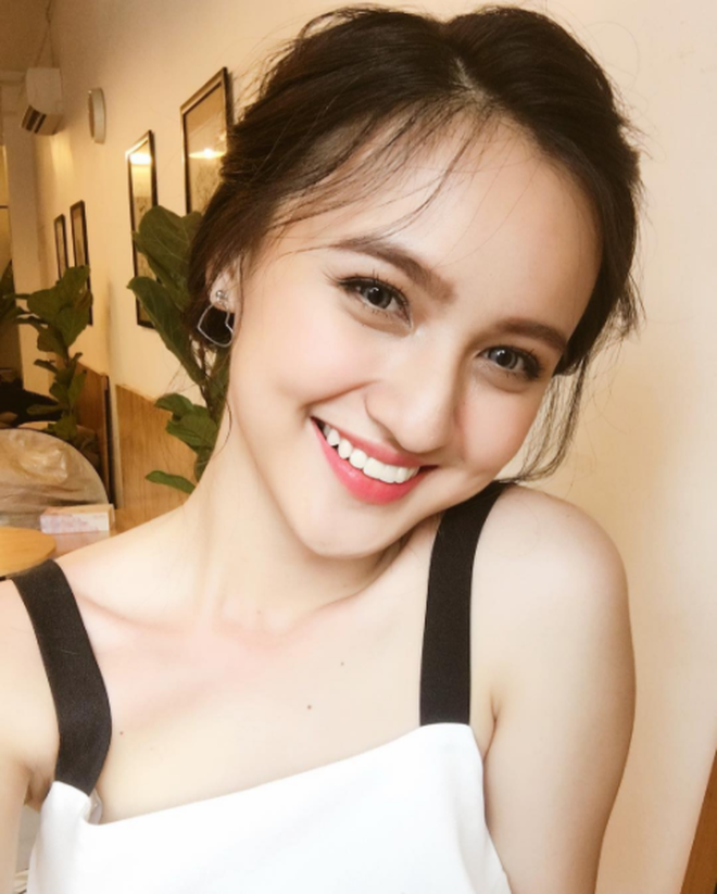 Hot girl Cần Thơ - Mai Tây có tên đầy đủ là Nguyễn Túy Xuân Mai sinh năm 2000 và hiện đang là học sinh lớp 12 trường THPT Châu Văn Liêm (TP.Cần Thơ).