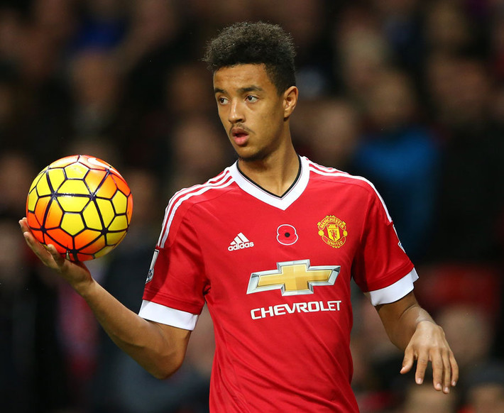 "Mỏng cơm" nhưng nhanh hơn sóc, Cameron Borthwick-Jackson là cầu thủ án ngữ hành lang trái của M.U và hay lên sau từng trận đấu là từ mà nhiều người dùng để đánh giá cầu thủ này.