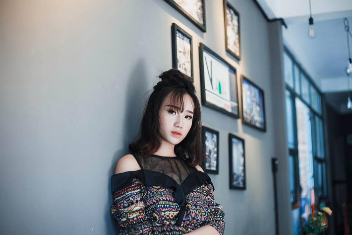 Những bức ảnh trong vai trò làm người mẫu ảnh của Hồng Vân được rất nhiều người đón nhận và không tiếc lời khen dành cho cô nàng 10X này.