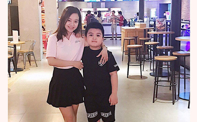 Bà mẹ đơn thân Trương Hương Mai thời gian qua là cái tên được nhiều người phụ nữ khác ngưỡng mộ, không chỉ bằng bản lĩnh khi vượt qua bao khó khăn sóng gió để một mình nuôi con mà còn bởi nhan sắc tuổi 30 mà ngỡ như đôi mươi.