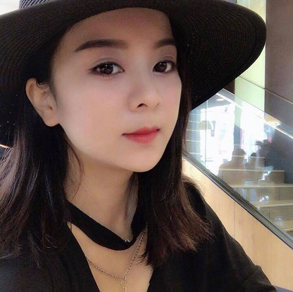 Cũng chính từ những bức ảnh chụp với con trai, nhiều người nhận xét rằng, Hương Mai và con trai là hai chị em. Bởi nhan sắc và phong cách thời trang của bà mẹ này sức trẻ trung và năng động.