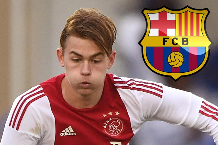 Barca sang tận Hà Lan săn hậu vệ: Đầu tuần này, Daily Mail khẳng định Gã khổng lồ của La Liga đang chú ý đến hậu vệ 18 tuổi Matthijs de Ligt của Ajax. Hôm nay, đến lượt tờ Mundo Deportivo của Tây Ban Nha, một tờ báo thân Barca, cho biết Blaugrana muốn gấp rút chiêu mộ De Ligt ngay trong kỳ chuyển nhượng mùa Đông. Họ không muốn chờ đợi đến mùa hè. Ảnh: Daily Mail