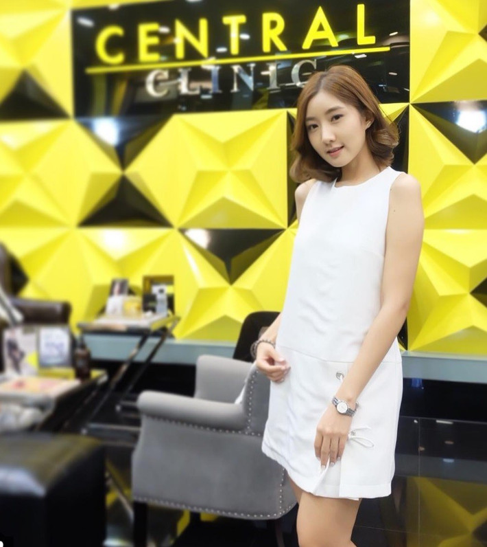 Ananya có hoạt động trên kênh Youtube cá nhân với vai trò blogger beauty nhưng chưa thực sự nổi bật bằng các bạn mình.