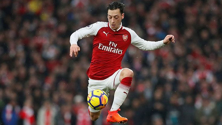 Huyền thoại Arsenal khuyên Oezil tới M.U: Theo tin chuyển nhượng cầu thủ từ Cựu danh thủ Ian Wright và Paul Merson đều nhất trí với ý kiến rằng Arsenal không còn đủ tốt để Mesut Oezil phải ở lại. Theo đó, Oezil nên tới M.U để có thể tỏa sáng.
