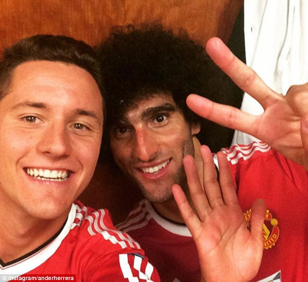 M.U "chốt" ký hợp đồng mới với Ander Herrera: Theo thông tin chuyển nhượng bóng đá mới nhất từ tờ Manchester Evening, Ander Herrera sẽ đặt bút ký hợp đồng mới với MU trước tháng 12. Tiền vệ người Tây Ban Nha đang trong năm cuối của hợp đồng (kèm tùy chọn gia hạn thêm 1 năm). Nhưng nhờ phong độ ấn tượng, Herrera có thể được MU "thưởng" nhiều hơn thế. Ảnh: Instagram