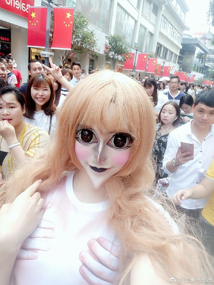 Mới đây, trên trang thông tin của Trung Quốc đã xuất hiện " hot girl mặt rắn” khiến anh em vô cùng hoảng sợ. Mặc dù trước đó đã xuất hiện không ít hot girl – hot boy có gương mặt nhọn hoắt như vậy nhưng cô nàng vẫn khiến dân tình xôn xao. Ảnh trong bài: China News.