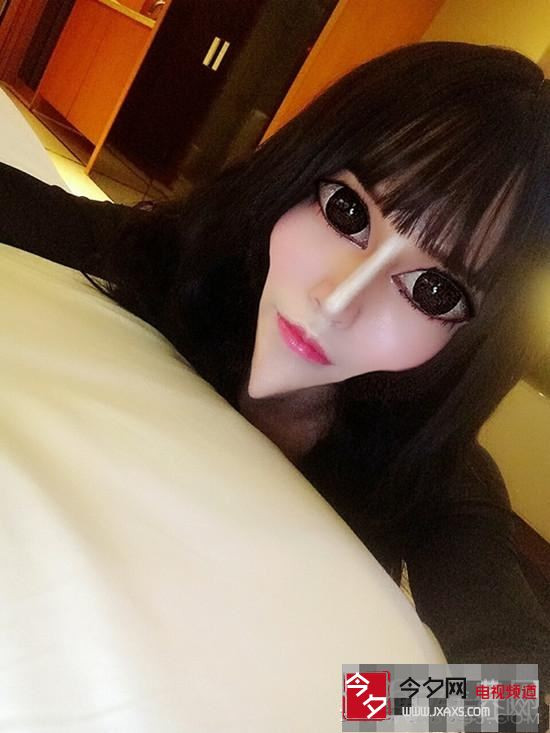 Tuy nhiên, ngay sau khi những hình ảnh này được chia sẻ, dân mạng đã chỉ ra rằng những bức ảnh của Wei chỉ là sản phẩm của công nghệ khi cô gái sử dụng phần mềm chỉnh sửa ảnh để bóp méo khuôn mặt. Ảnh trong bài: China News.