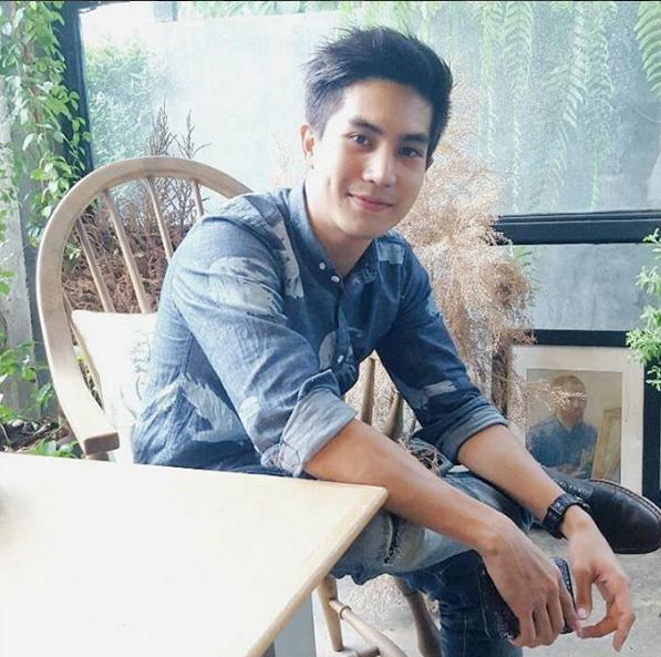 Gương mặt góc cạnh, thân hình vạm vỡ với những khối cơ săn chắc và đặc biệt là nụ cười tỏa sáng đã khiến phái đẹp phải xiêu lòng trước anh chàng kiến trúc sư Thái Lan có tên Bell Pakorn.