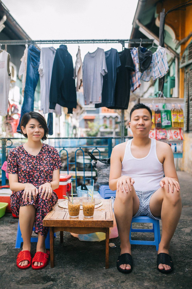 Nhưng khi tình yêu của cả Hồng Ngọc và Tuấn Anh đã quá lớn để quyết tâm yêu xa. Khi đó, cặp đôi này đã hứa với nhau là cứ ba tuần sẽ gặp nhau một lần, luân phiên bay ra Hà Nội hoặc vào Sài Gòn, tranh thủ từng chuyến công tác để dành ra thêm mấy ngày cho nhau.