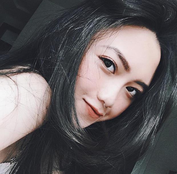Thanh Ngân từng khiến nhiều người đối diện nhầm tưởng là con lai Việt - Trung. Tuy nhiên, cô bạn giải thích rằng mình là con cháu của người gốc Việt 100% chứ không hề có bố hoặc mẹ là Trung Quốc.