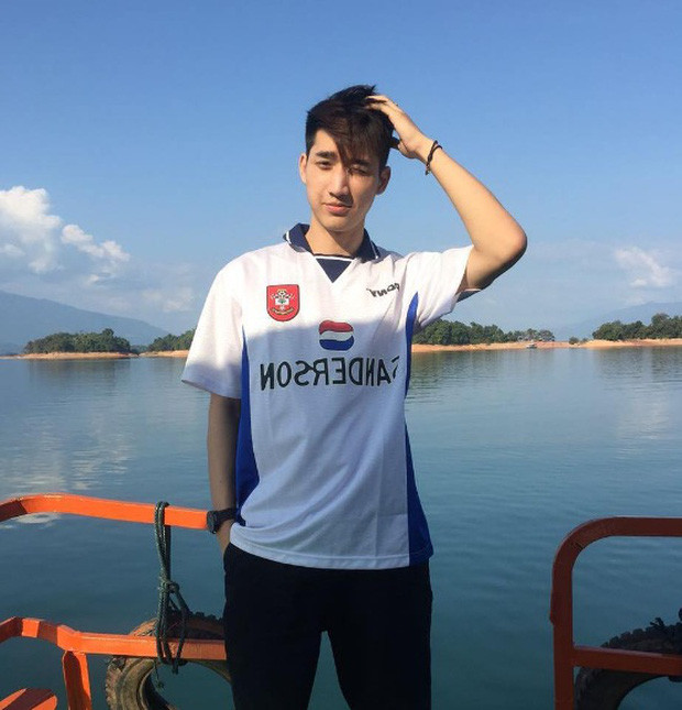 Cùng ngắm nhìn những hình ảnh cực điển trai của chàng du học sinh Lào hiện đang gây bão trong cộng đồng mạng. Ảnh trong bài: FBNV.