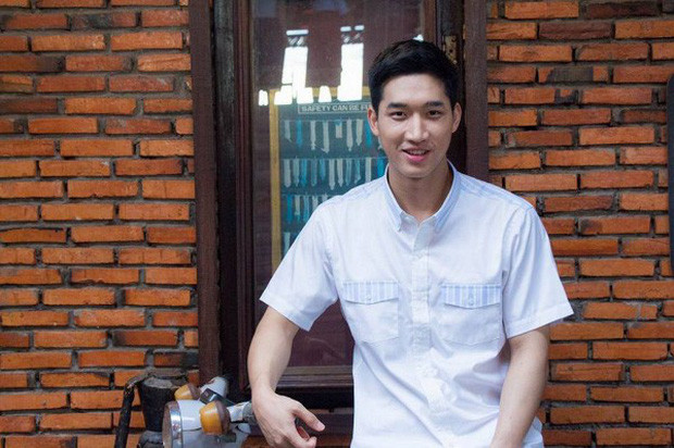 Hàng năm, rất nhiều sinh viên đến từ nước bạn Lào sang Việt Nam để du học và cũng từ đó rất nhiều gương mặt đẹp của nước Triệu Voi được dân mạng Việt phát hiện. Mới đây nhất là chàng du học sinh Lào có tên Noh Thongpaseuth cũng là một nhân vật như vậy. Ảnh trong bài: FBNV.