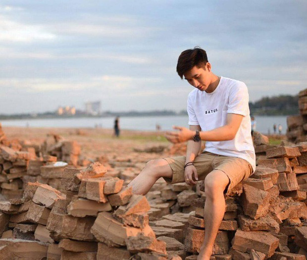 Được biết ngoài việc học ở Việt Nam, Noh còn là người mẫu ảnh cho một số shop thời trang tại Lào.