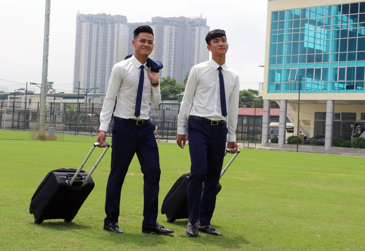 Đây là lần đầu tiên các tuyển thủ của ĐT Việt Nam được khoác lên mình những bộ đồ du đấu lịch lãm trong mỗi lần xuất hiện của mình. Điều này chứng tỏ, lãnh đạo LĐBĐ Việt Nam bắt đầu chú trọng tới mặt xây dựng hình ảnh cho các cầu thủ cũng như cho bóng đá Việt Nam.