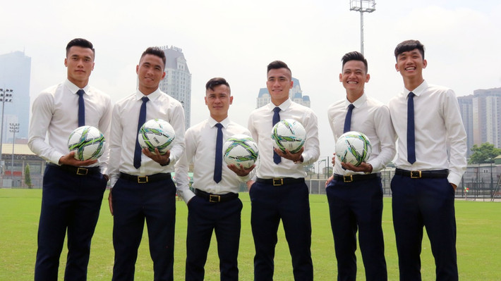 Để chuẩn bị tốt nhất cho VCK U20 World Cup sắp tới , lãnh đạo LĐBĐ Việt Nam (VFF) đã tạo điều kiện hết sức cho các học trò của HLV Hoàng Anh Tuấn từ tập huấn, ăn ở và mới đây nhất là quần áo du đấu.