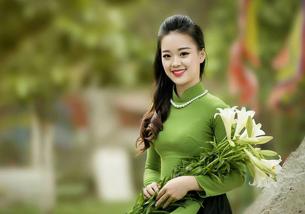 Theo nhiều dân mạng phỏng đoán, xinh đẹp, tài năng như Hải Thu chắc phải khá chảnh và kiêu kì. Nhưng theo một số người bạn của cô nàng 9X này chia sẻ thì hoàn toàn khác, hot girl trường Phòng cháy chữa cháy khá thân thiện và dễ chịu.