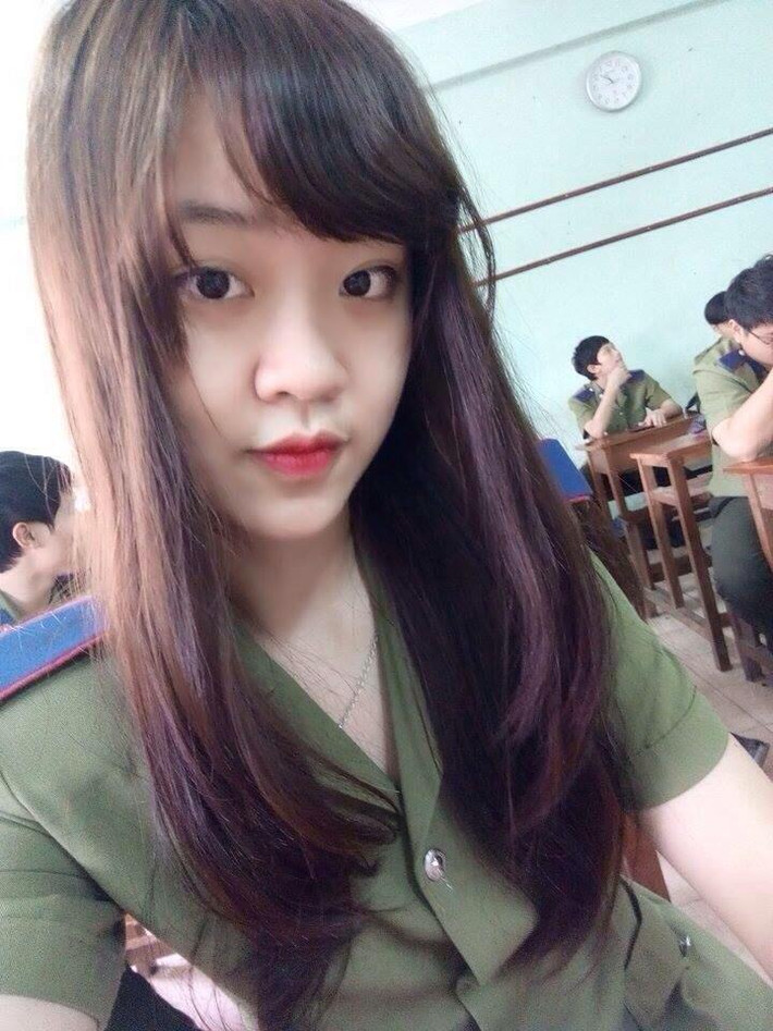 Không chỉ xinh đẹp, Hải Thu còn là một sinh viên giỏi toàn diện. Cô đạt danh hiệu "Học viên giỏi" năm học 2015/2016 với điểm tổng kết 8,22. Bên cạnh đó, cô bạn 9X này cũng đoạt luôn giải ba Liên hoan dân vũ quốc tế do Bộ Công an tổ chức.