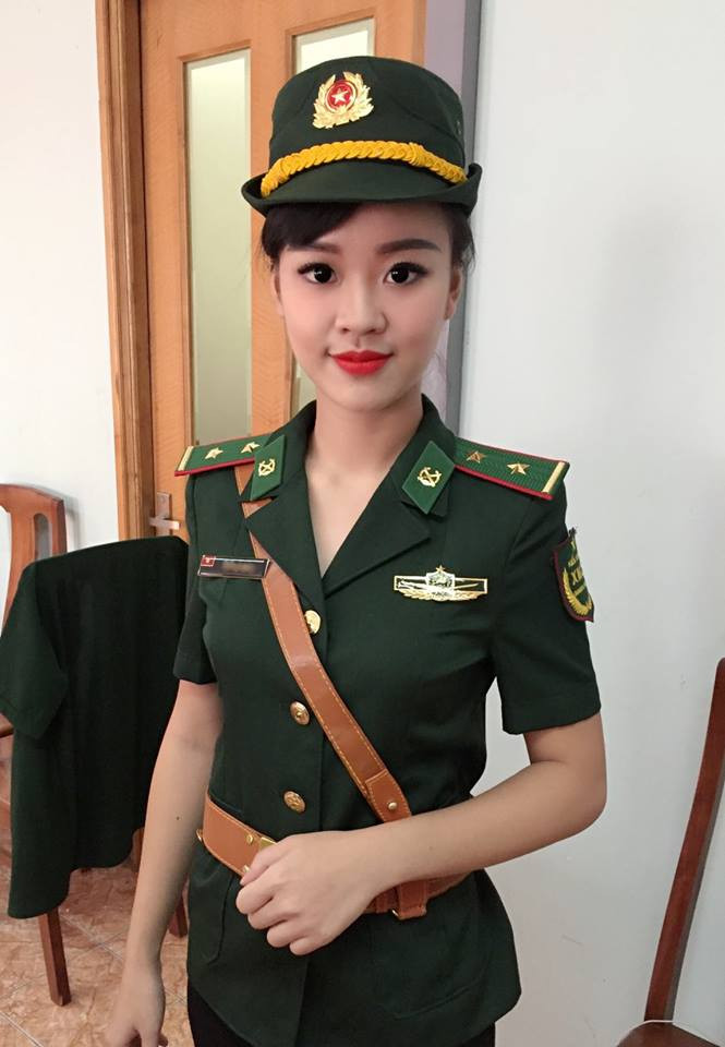 Nhìn vào lý lịch của nữ sinh trường Phòng cháy chữa cháy này, có thể thấy cô tham ra khá nhiều cuộc thi nhan sắc và đã từng giành giải cao như chung kết cuộc thi “Sinh viên thanh lịch, tài năng Đại học Phòng cháy chữa cháy lần thứ 3” năm 2016, top 10 cuộc thi Người đẹp Kinh Bắc hay Á khôi cuộc thi Hoa khôi Người mẫu ảnh Việt Nam 2017.