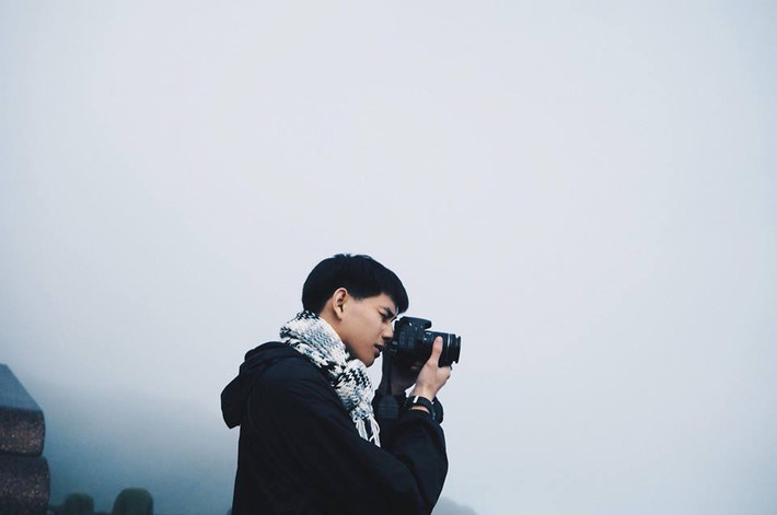 Đẹp trai và chăm chỉ cập nhật những hình ảnh đời thường lên mạng xã hội mà Instagram lẫn Facebook của chàng dược sĩ tương lai này khá nổi tiếng tại Thái Lan và càng được lòng dân mạng.