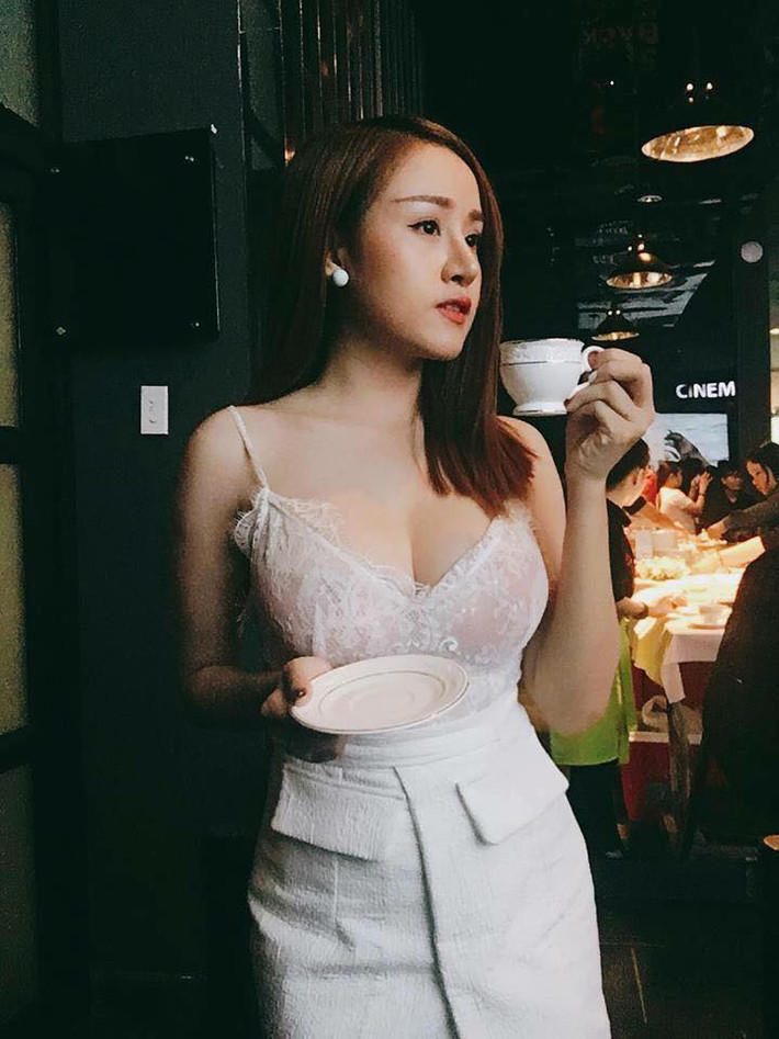 Trước khi được báo chí Nhật nhắc tới, Bà Tưng được rất nhiều tờ báo trong khu vực nhắc tới nhau Đài Loan, Malaysia hay Thái Lan nhắc tên. Mới đây nhất, cô nàng xinh đẹp này được báo Trung giới thiệu hình ảnh khi tham gia chương trình The Face Việt Nam vòng online và được ví là “Angelababy phiên bản Việt”. Ảnh trong bài: Facebook nhân vật.