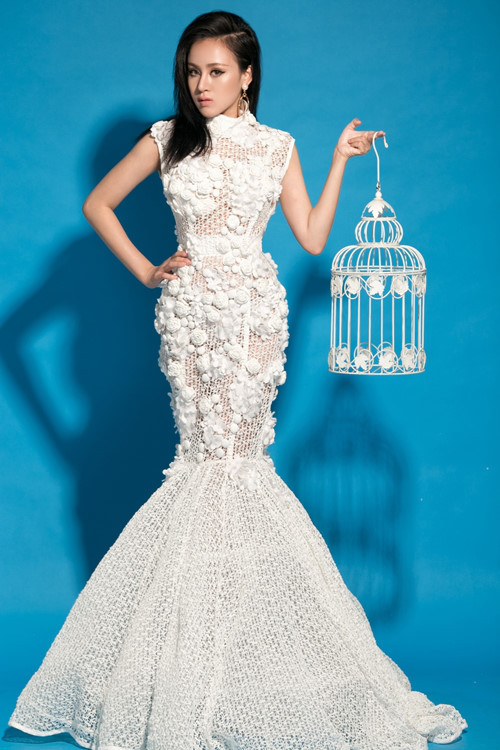 Nói về chính bản thân mình, hot girl từng gây đình đám trong mạng xã hội Việt - Bà Tưng chia sẻ thêm: "Huyền Anh của ngày xưa đã qua rồi mà thay vào đó là sự trưởng thành, chín chắn. Sự ủng hộ của mọi người là động lực lớn để Huyền Anh cố gắng nhiều hơn với nghệ thuật”.