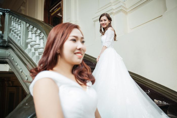 Từ góc chụp xa cho đến chụp cận, mọi chi tiết trong bộ ảnh cưới của cặp đôi đồng tính nữ Sài Gòn trên đều thể hiện được cái thần trong đó.