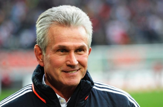 Heynckes đã cần sự chăm sóc của bác sĩ: Cụ thể, trong nửa đầu trận đấu, mũi của Jupp Heynckes bắt đầu chảy máu nhiều lần. Các bác sĩ của CLB ngay lập tức vào sân để chữa trị cho HLV 72 tuổi.