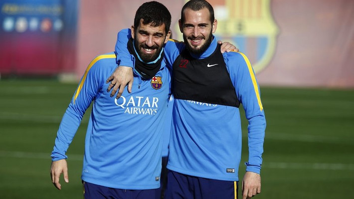 Ba cầu thủ Barca được phép ra đi: Theo Sport, 3 cầu thủ Barca được thông báo có thể tìm kiếm bến đỗ mới ngay ở kì chuyển nhượng mùa đông 2018 là Vidal, Turan và Vermaelen. Ảnh: Sport