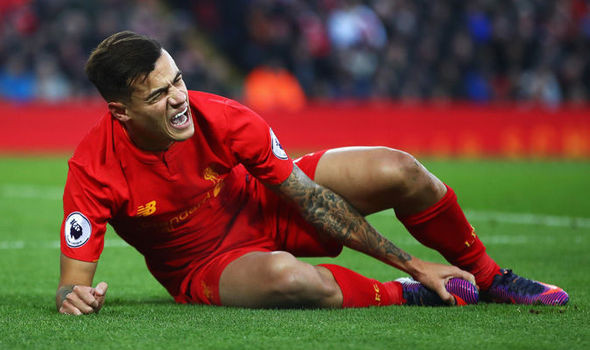 Liverpool mất Coutinho: Tin từ Liverpool cho hay, đội bóng sẽ không có sự phục vụ của Coutinho ở trận đấu với Huddersfield vào ngày mai vì cầu thủ Brazil dính chấn thương cơ.
