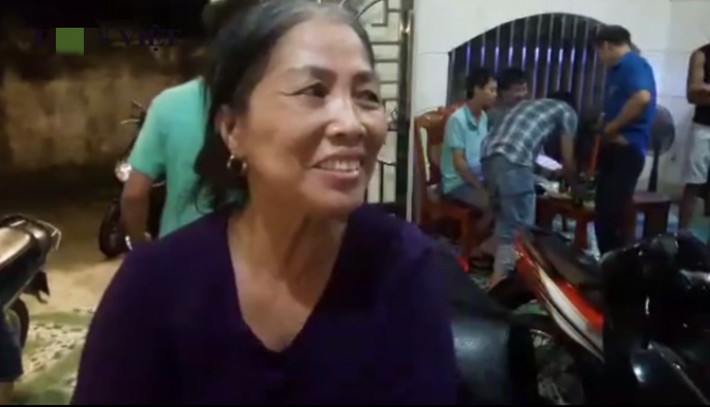 Khoảng sân vừa là chỗ để xe vừa là nơi gặp gỡ, thưởng trà của khách. Ảnh: Dân Việt.