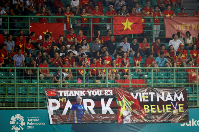 Để cổ vũ cho đội tuyển Olympic Việt Nam đá bán kết, nhiều cổ động viên không ngại sang tận Indonesia. Đây cũng là cơ hội để du khách khám phá các khu chợ độc đáo tại "đất nước nghìn đảo" này. Ảnh: Tổ quốc.