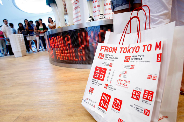 Hiện tại, Uniqlo có hơn 100 cửa hàng trên toàn thế giới. Ảnh: AP.