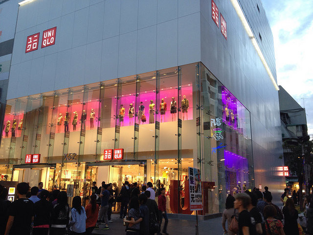 Năm 2002, Uniqlo mở 21 cửa hàng tại Vương quốc Anh. Tuy nhiên, do mở quá nhanh, Uniqlo cũng phải đóng nhiều cửa hàng. Kết quả là năm 2006, chỉ có 8 cửa hàng Uniqlo đi vào hoạt động. Ảnh: BI.