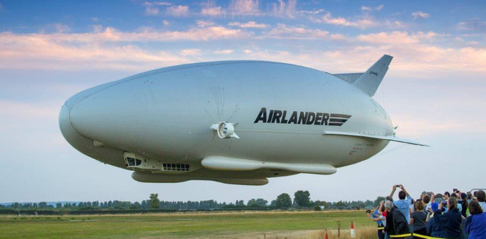 Nhìn bên ngoài, Airlander 10 có hình dáng giống như một khinh khí cầu. Ảnh: Aviation.