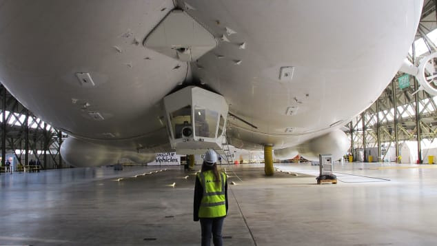 Airlander 10 có cấu tạo là sự kết hợp của khí cầu, máy bay và cả trực thăng. Ảnh: Flyingmag.
