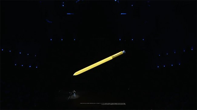 Người dùng cũng chỉ mất 40 giây để sạc đầy pin cho cây bút S Pen. Ảnh: Cnet.