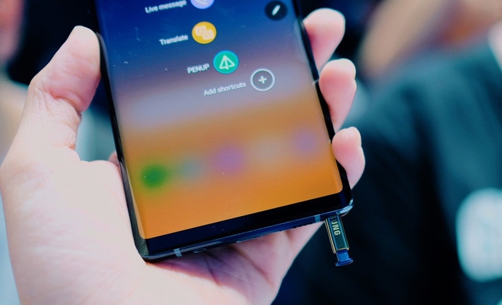 Người dùng có thể đặt trước Note 9 từ ngày 10/8, sau đó máy sẽ chính thức lên kệ vào ngày 24/8. Ảnh: Zing. Video: Samsung ra mắt điện thoại thông minh galaxy note 9. Nguồn: VTC14.