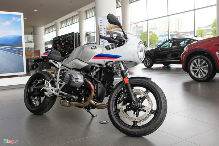 Tại thị trường Việt Nam, BMW R Nine T Racer được nhập khẩu nguyên chiếc từ Đức với giá bán chính thức là 549 triệu đồng.