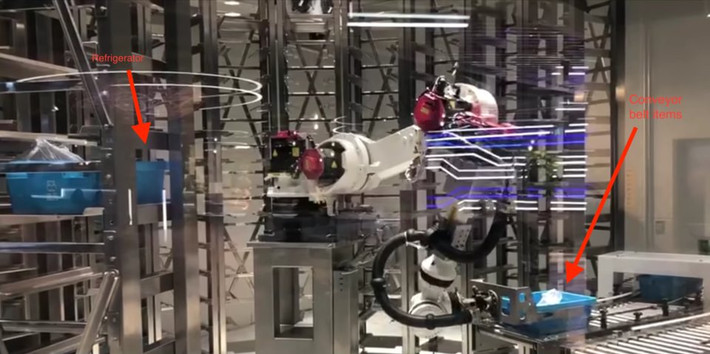 Thực phẩm chờ chế biến được lưu trữ trong tủ ở mức 4 độ C. Một cánh tay robot sẽ lấy nguyên liệu rồi chuyển cho đầu bếp (vẫn là con người).