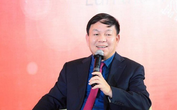 Chia sẻ về thời gian công tác tại Viện Kỹ thuật quân sự, ông Lê Đăng Dũng ví mình giống như ông viện sĩ, suốt ngày đeo kính và đọc sách. Ảnh: Cafebiz.