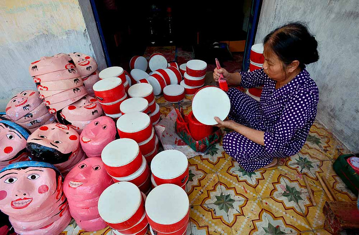 Có tuổi hàng trăm năm nhưng nay cả làng chỉ còn khoảng 15 hộ trụ lại với nghề. Ảnh: Baochinhphu.