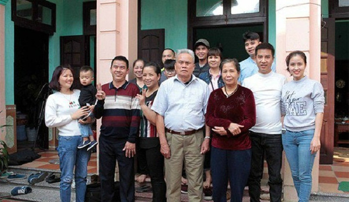 Ngôi nhà rộng rãi và khang trang với màu sơn sáng.