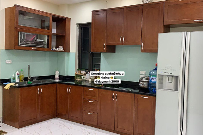 Góc bếp gọn gàng do chính tay Quỳnh Anh dọn dẹp.