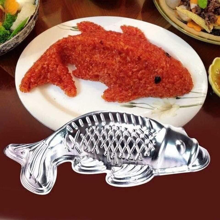 Cá chép “giả" hiện được rao bán nhiều trên chợ mạng với giá dao động từ 100.000 - 300.000 đồng/sản phẩm.