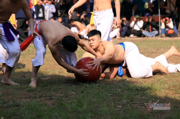 Vật cầu là môn thể thao rèn luyện cả trí và lực, mang tính hợp đồng mưu lược rất rõ, có đầy đủ nội dung phù hợp với các lứa tuổi khác nhau, từ thiếu nhi cho đến người cao tuổi