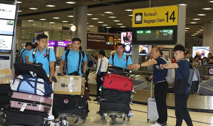 Tối 1/1, đội tuyển U23 Việt Nam đã đến Bangkok (Thái Lan), sẵn sàng cho vòng chung kết U23 châu Á. Tại đây, đội tuyển U23 Việt Nam đóng quân ở khu phức hợp Paeva Luxury Residence. Ảnh: Vietnamnet.