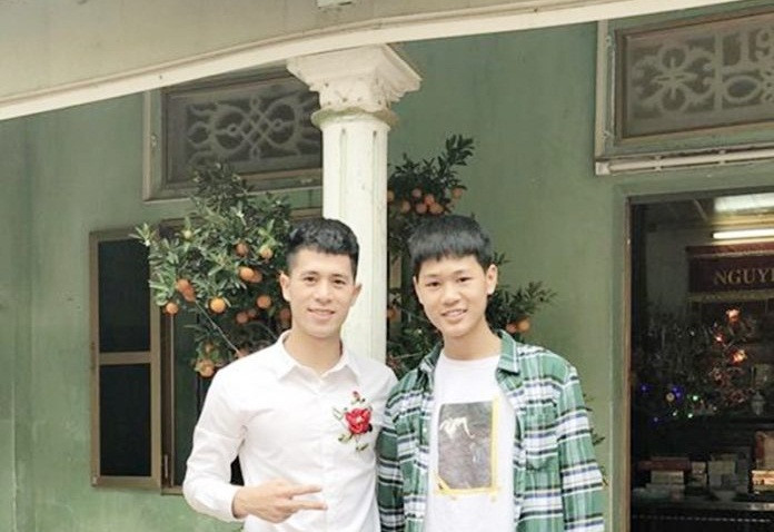 Sinh ra và lớn lên tại Hà Nội, Đình Trọng sống cùng gia đình trong ngôi nhà giản dị như bao người khác. Ảnh: Mogi.