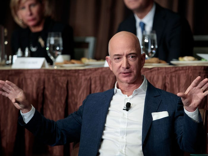 Bezos giàu đến mức một người Mỹ trung bình chi tiêu 1 USD tương tự như ông chi 1,2 triệu USD.