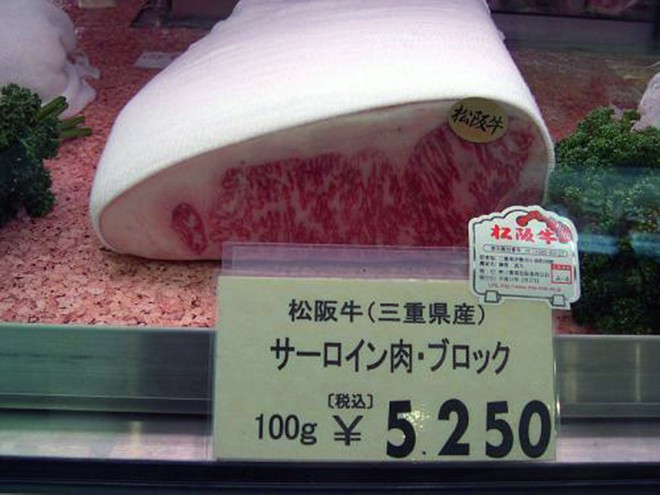 Thịt bò Matsusaka khá hiếm bởi chỉ có một số lượng con nhất định được mổ thịt mỗi năm.