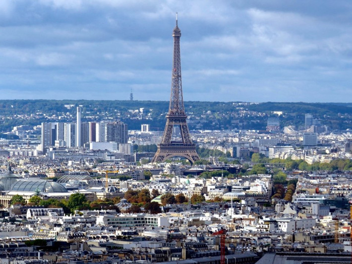 Không chỉ nổi tiếng là thành phố của sự lãng mạn, Paris (Pháp) sở hữu ngành công nghiệp thời trang hàng đầu với rất nhiều các thương hiệu nổi tiếng.